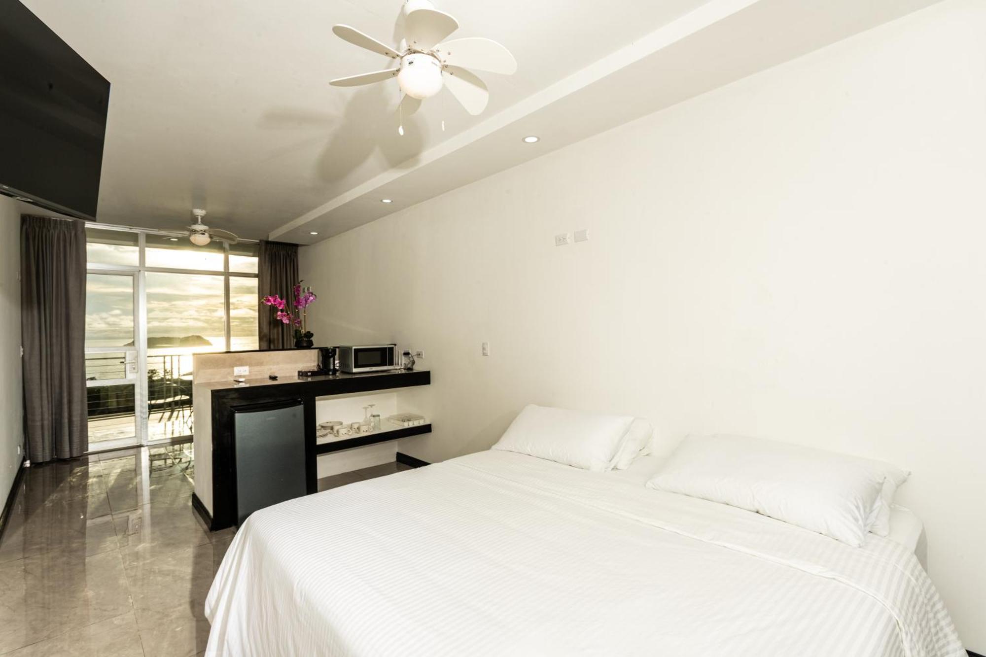 El Faro Containers Beach Hotel 마누엘안토니오 외부 사진