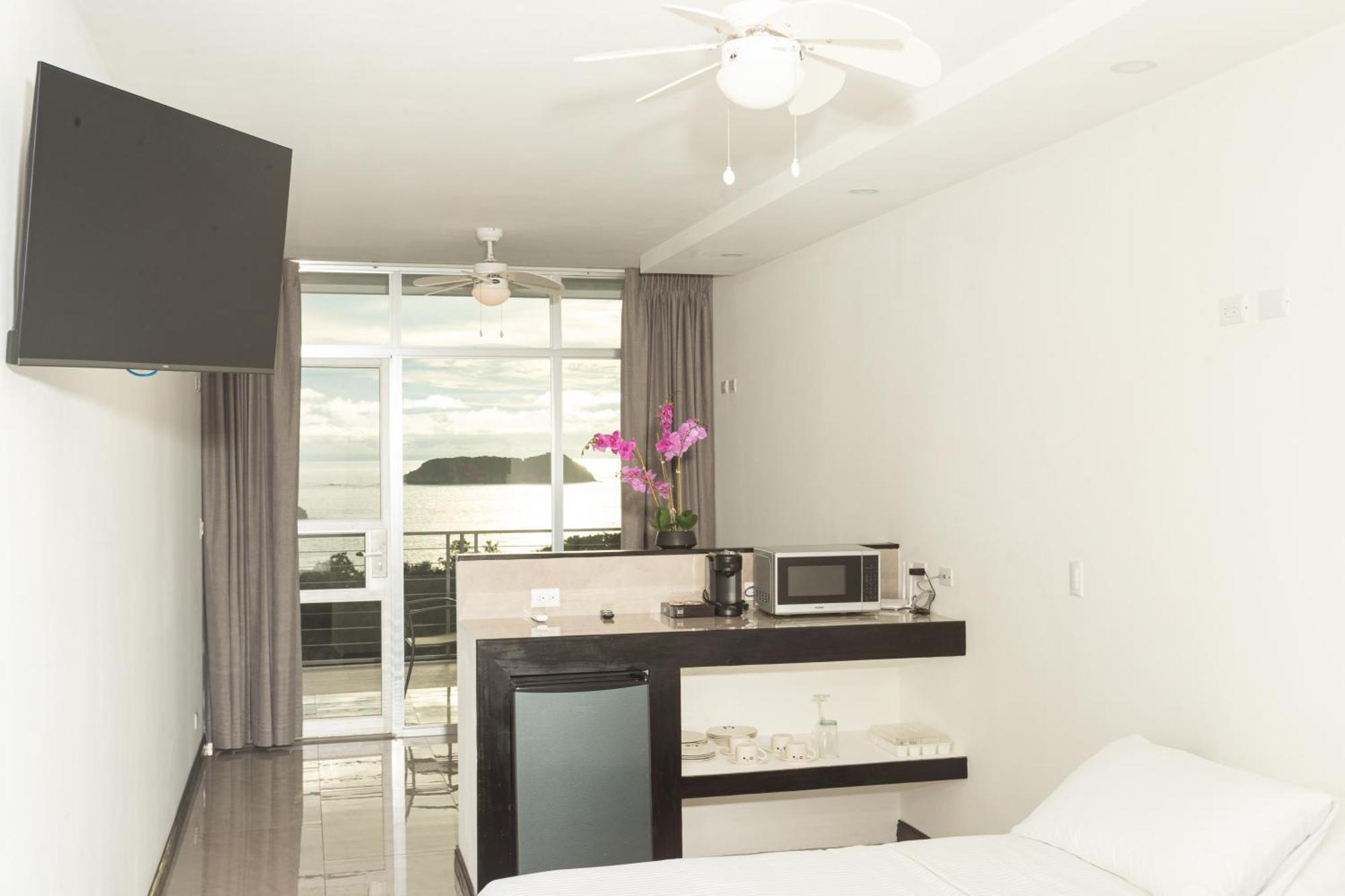 El Faro Containers Beach Hotel 마누엘안토니오 외부 사진
