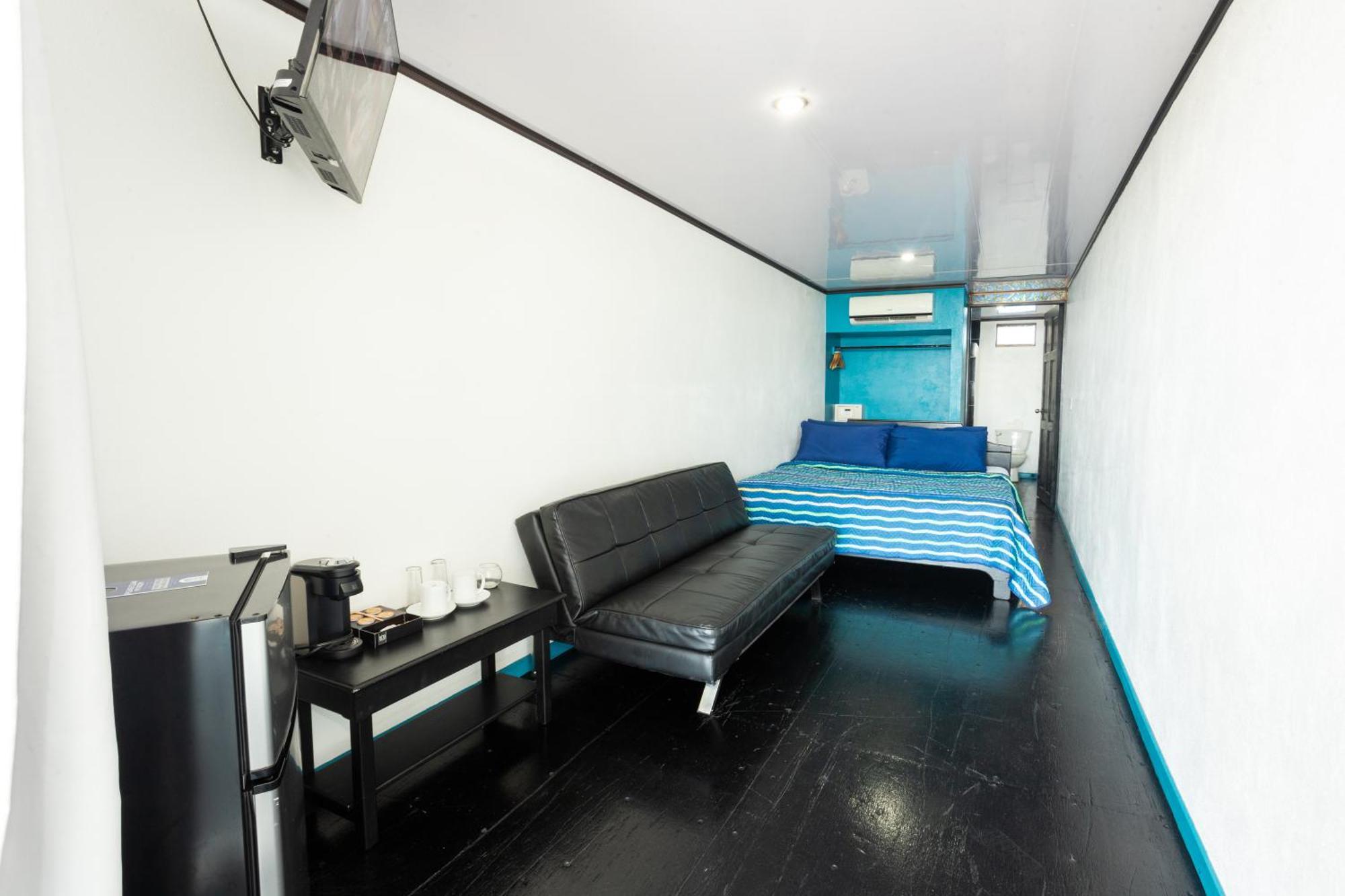 El Faro Containers Beach Hotel 마누엘안토니오 외부 사진